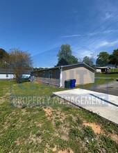 2498 Carroll Ave SE in Cleveland, TN - Foto de edificio - Building Photo
