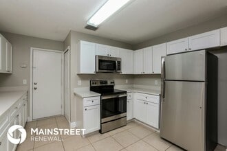 10729 Satinwood Cir in Orlando, FL - Foto de edificio - Building Photo