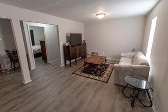 204 Wheaton Ct in Columbia, MO - Building Photo - Building Photo