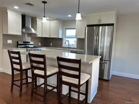 59 New Hampshire Ave in Massapequa, NY - Building Photo