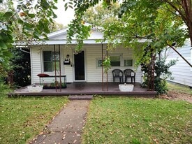 211 E 11th St in Metropolis, IL - Building Photo