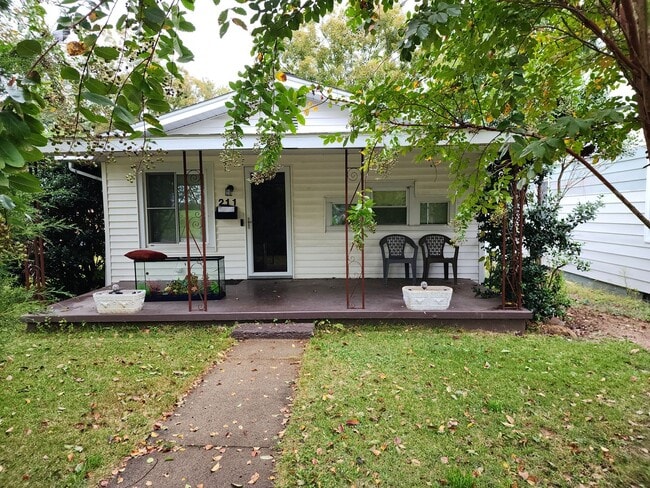 property at 211 E 11th St