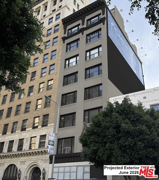 814 S Spring St, Unit 8 in Los Angeles, CA - Foto de edificio - Building Photo