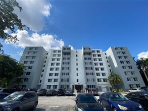 9143 SW 77th Ave in Miami, FL - Building Photo - Building Photo