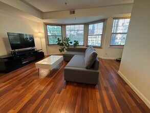 1118 Buttonwood St, Unit B in Philadelphia, PA - Building Photo - Building Photo