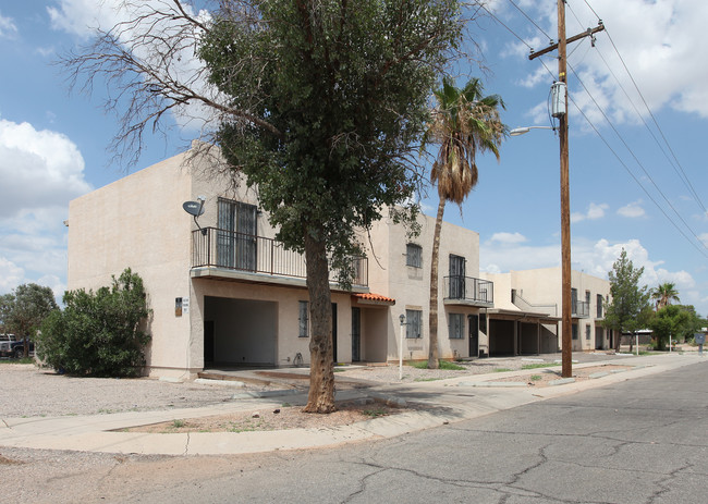 302-312 W Los Reales Rd in Tucson, AZ - Building Photo - Building Photo