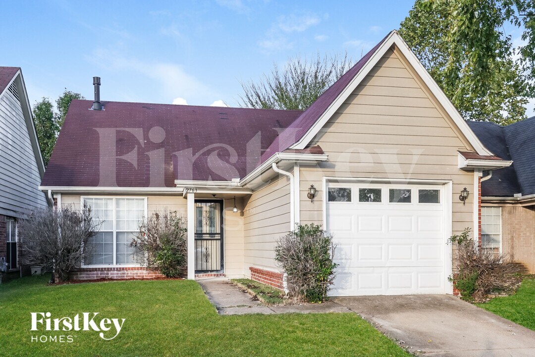 2763 Maggie Woods Pl in Arlington, TN - Foto de edificio