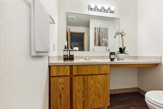 Timberline Apartments in Tigard, OR - Building Photo - Building Photo