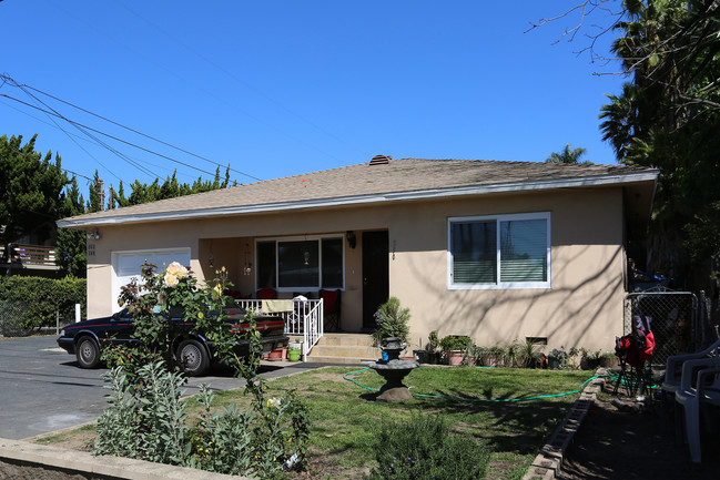 360 N Juniper St in Escondido, CA - Building Photo - Building Photo