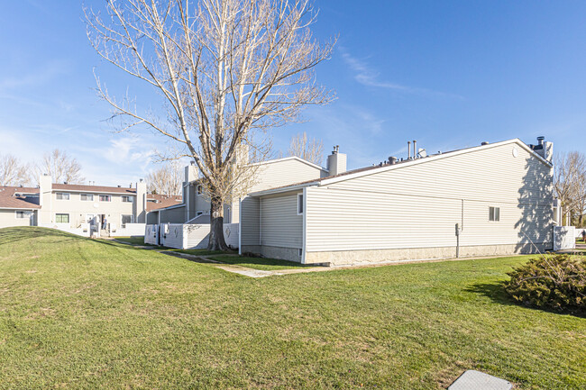 Knottwood Terrace in Edmonton, AB - Building Photo - Building Photo