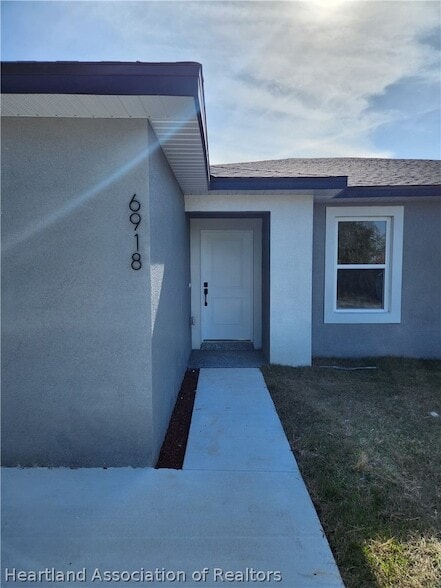 6918 Dickinson Dr in Sebring, FL - Foto de edificio - Building Photo