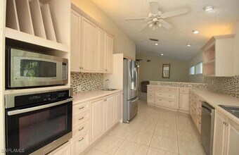 700 95th Ave N in Naples, FL - Building Photo - Building Photo