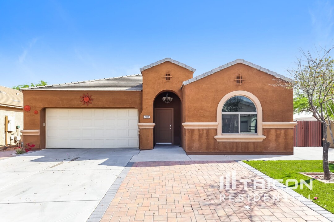 4217 S 73rd Dr in Phoenix, AZ - Building Photo