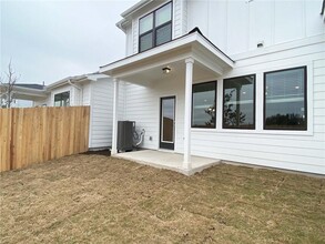 195 Fieldwood Dr in Mustang Ridge, TX - Building Photo - Building Photo