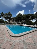 3151 S Palm Aire Dr, Unit 109 in Pompano Beach, FL - Building Photo