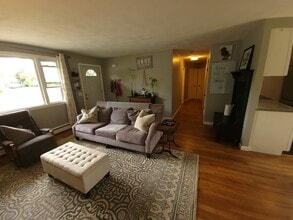 25 Mitola Dr in North Kingstown, RI - Building Photo - Building Photo