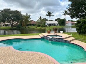 9481 Oak Grove Cir in Davie, FL - Building Photo - Building Photo