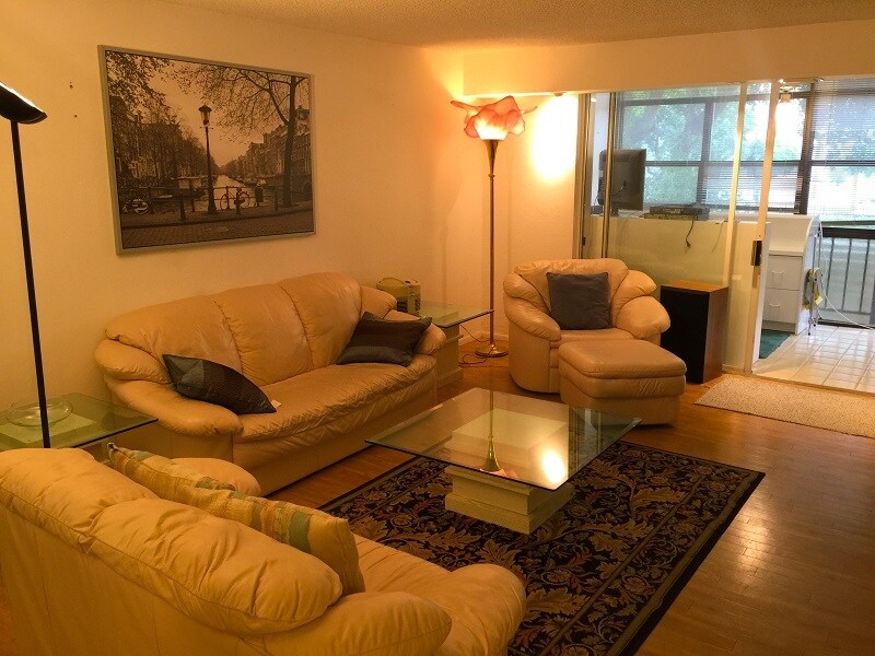 3690 Inverrary Dr in Lauderhill, FL - Building Photo
