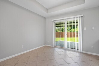 470 W Houston St in Highlands, TX - Building Photo - Building Photo