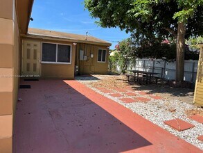 2510 Wiley St in Hollywood, FL - Foto de edificio - Building Photo
