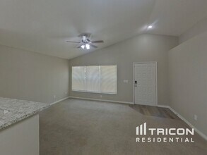 828 Cape Cod Cir in Valrico, FL - Building Photo - Building Photo
