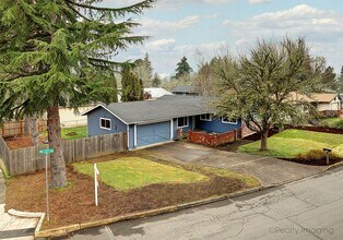 823 NW 7th Ave in Hillsboro, OR - Building Photo - Building Photo