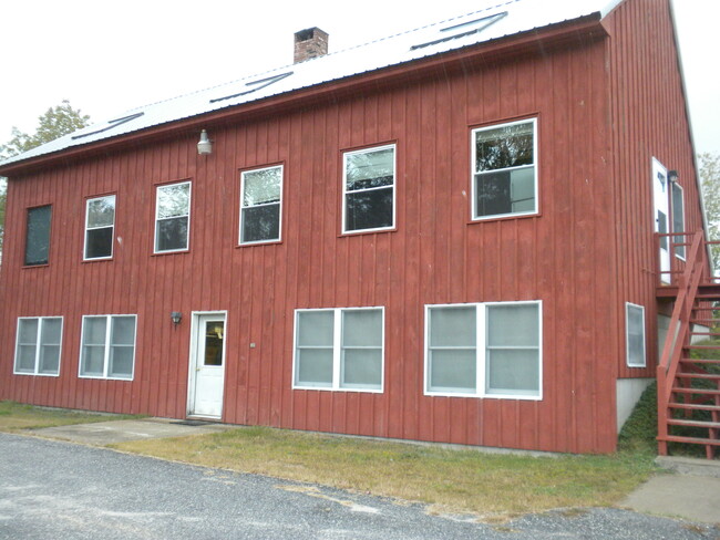 27 Frost Rd, Unit 2 in Gray, ME - Foto de edificio - Building Photo