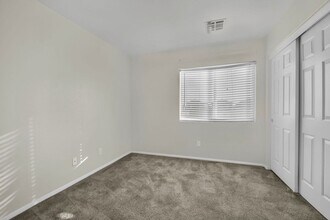 5243 Los Pinos St in Las Vegas, NV - Building Photo - Building Photo