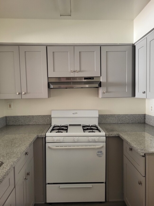 Lakeview Mansion in Los Angeles, CA - Building Photo - Building Photo