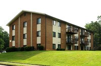 Oak Park Apartments in Salem, VA - Building Photo - Building Photo