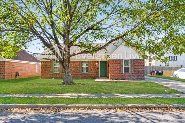 261 Gracewood St in Memphis, TN - Foto de edificio - Building Photo