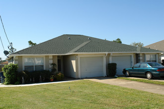 3213-3215 Fernwood Dr in Gulf Breeze, FL - Building Photo - Building Photo