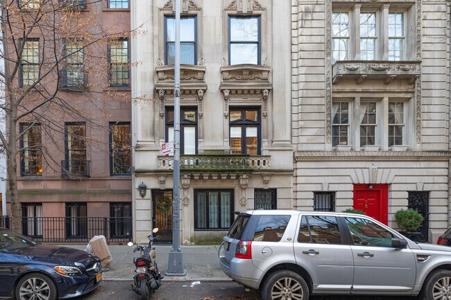 18 E 81st St in New York, NY - Foto de edificio - Building Photo