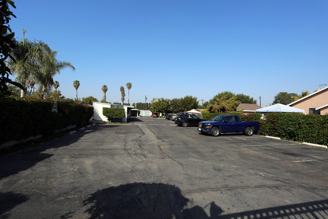 The Groves Apartments in Anaheim, CA - Building Photo - Building Photo