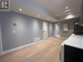 2386 Lake Shore Blvd W in Toronto, ON - Building Photo - Building Photo