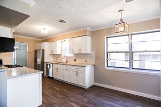 502 Rosewood Dr in Shenandoah, TX - Building Photo - Building Photo