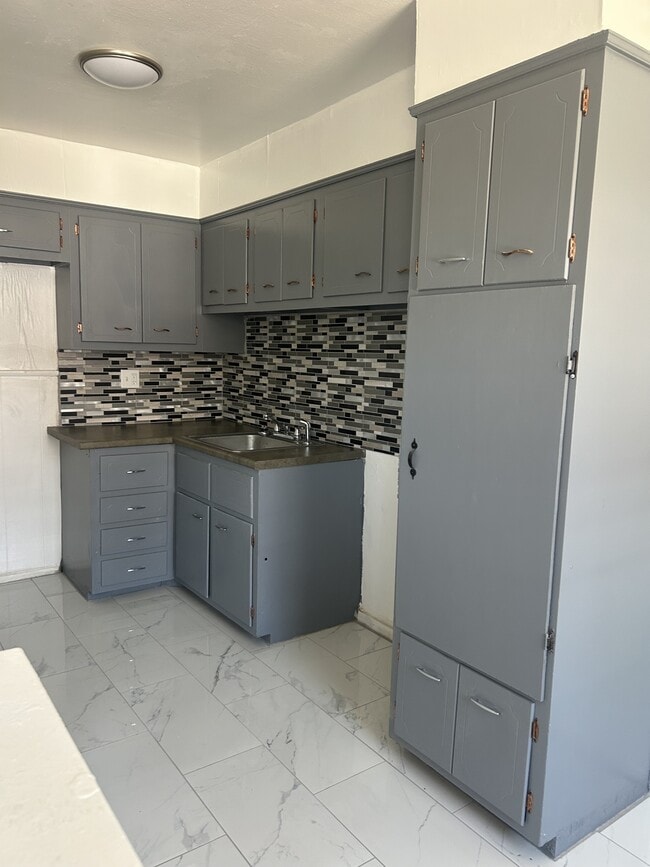 8764 Glenloch St in Philadelphia, PA - Building Photo - Building Photo
