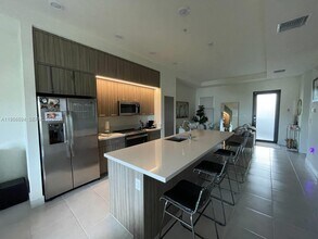 8045 NW 104th Ave in Doral, FL - Building Photo - Building Photo