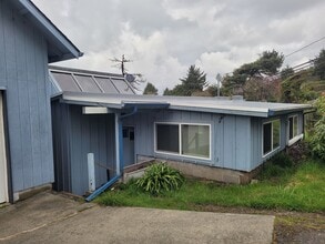 91655 Cape Arago Hwy in Coos Bay, OR - Building Photo - Building Photo
