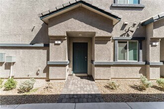 7840 Aurora Sky St in North Las Vegas, NV - Foto de edificio - Building Photo