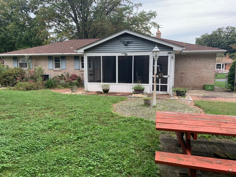 126 White Oak Dr in York, PA - Building Photo