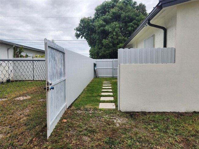 12460 SW 187th Terrace in Miami, FL - Building Photo - Building Photo