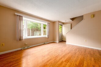 126 Willard St in Lowell, MA - Building Photo - Building Photo