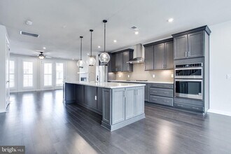 7510 Sawyer Farm Wy in McLean, VA - Building Photo - Building Photo