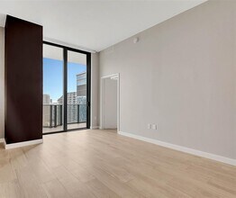 45 SW 9th St in Miami, FL - Building Photo - Building Photo