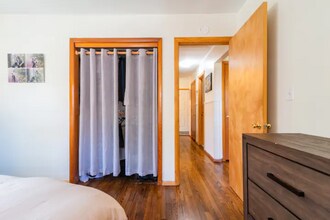 22 Whitney Dr in Woodstock, NY - Building Photo - Building Photo