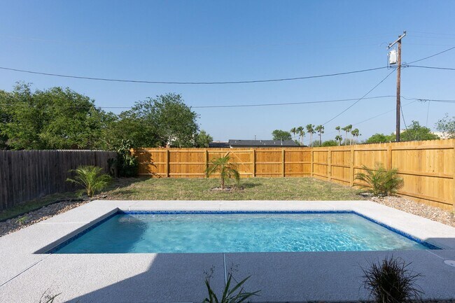 1809 Pease St in Harlingen, TX - Building Photo - Building Photo