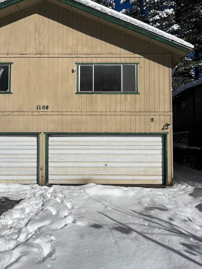 1109 Sierra Blvd in South Lake Tahoe, CA - Building Photo - Building Photo