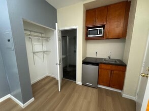 Claridge Apartments in Oakland, CA - Building Photo - Building Photo