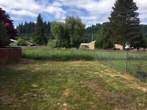 120 Cowan Ct in Longview, WA - Foto de edificio - Building Photo